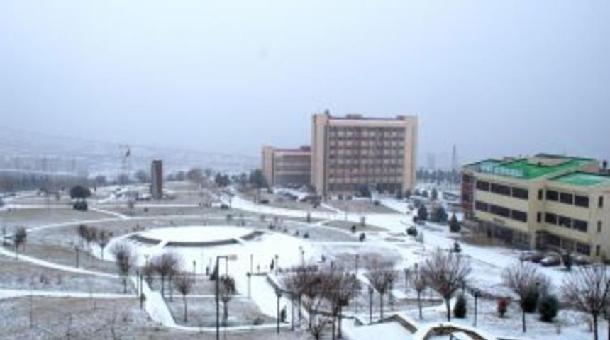 &Ccedil;OM&Uuml;&rsquo;de 6 yeni programa zorunlu İngilizce hazırlık getiriliyor