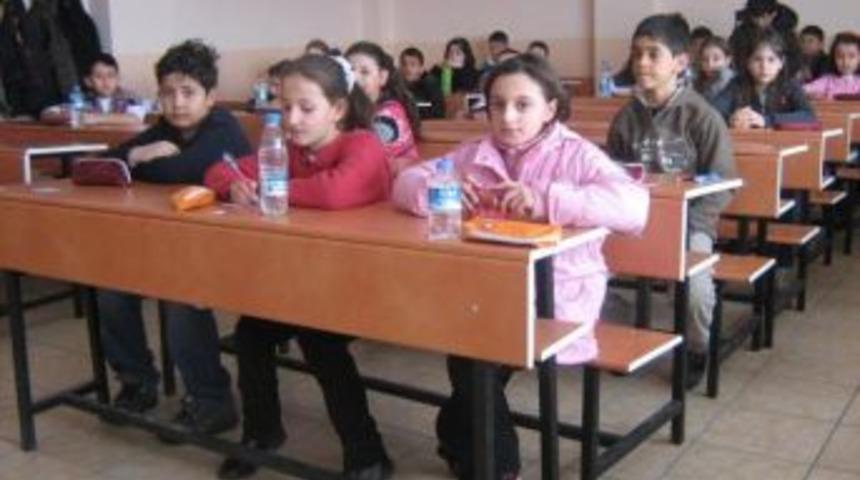 Seviye belirleme sınavına 10 bin &ouml;ğrenci katıldı