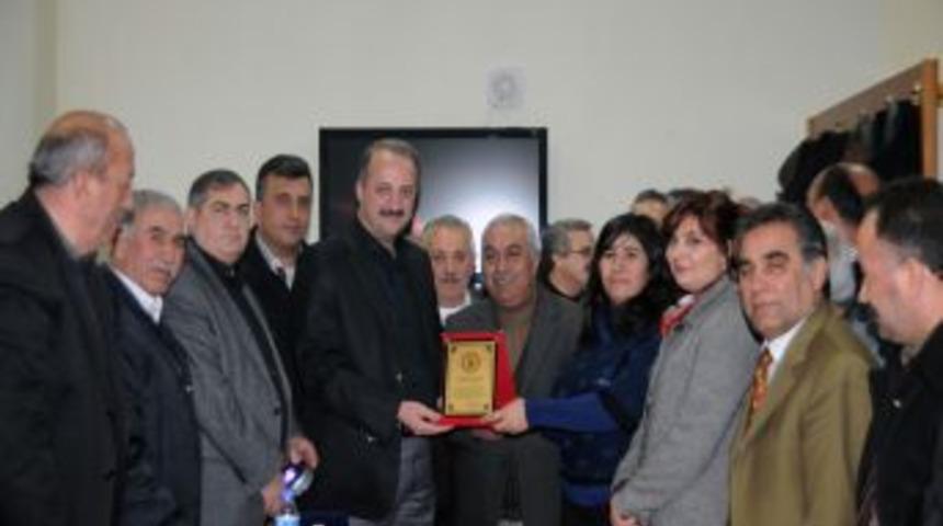 Başkan Akg&uuml;l, Mamak Muhtarlar Derneği&rsquo;ni ziyaret etti