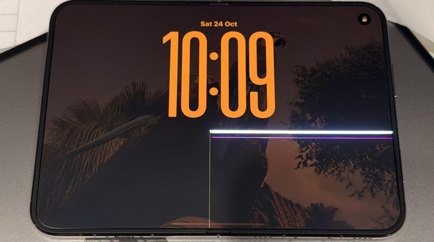 &Ouml;nce &ccedil;atlama sesi, sonra &ccedil;izgi! iPhone Duo'daki ekran sorununun muhtemel sebebi ortaya &ccedil;ıktı