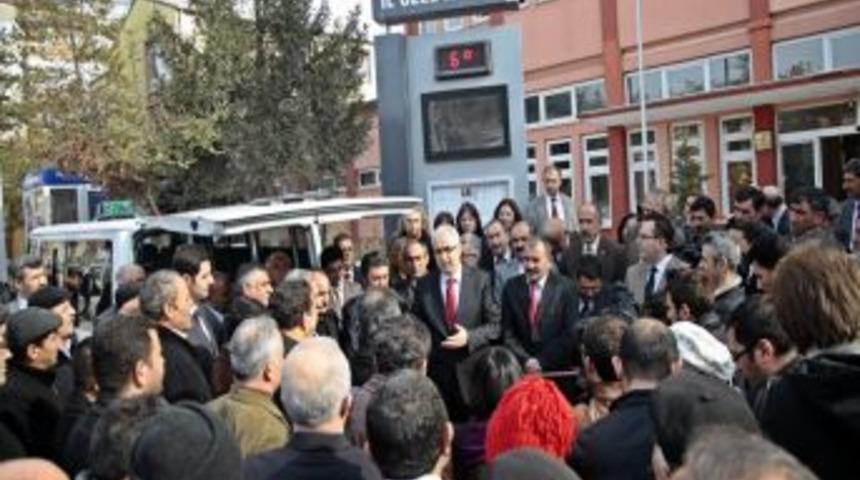 Hediye edilen ambulansı cenaze aracıyla takas ettiler