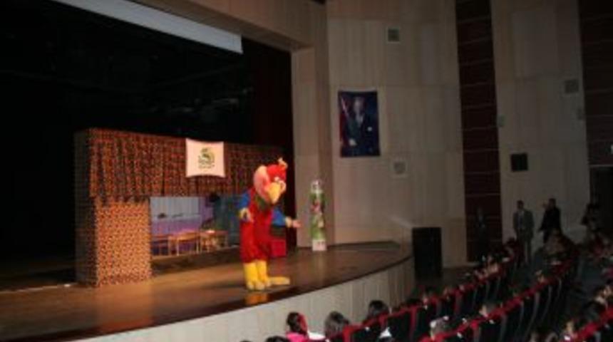 Zambak Yayınları, Sakaryalı &ccedil;ocukları tiyatroyla buluşturdu