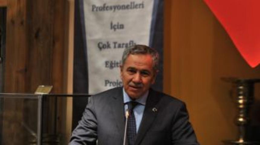 Başbakan Yardımcısı Arın&ccedil;: G&ouml;r&uuml;şmeleri kilitlemek ilkel bir tutum olur