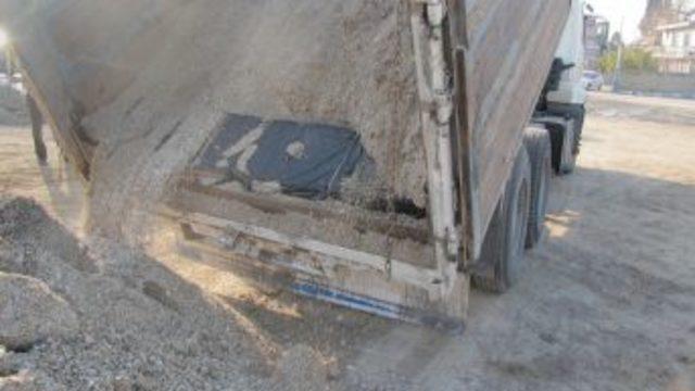 Ponza taşının arasında 45 bin paket kaçak sigara ele geçirildi