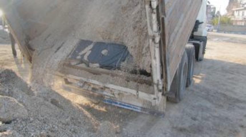 Ponza taşının arasında 45 bin paket ka&ccedil;ak sigara ele ge&ccedil;irildi