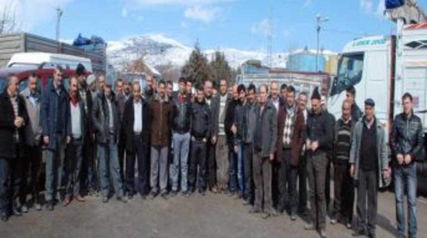 Merzifonlu kamyoncular yabancı plakalı ara&ccedil;ların y&uuml;k taşımasına tepki g&ouml;sterdi