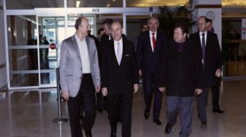 Kadir Topbaş'tan kentsel d&ouml;n&uuml;ş&uuml;m ve UNESCO iddiaları ile ilgili a&ccedil;ıklama