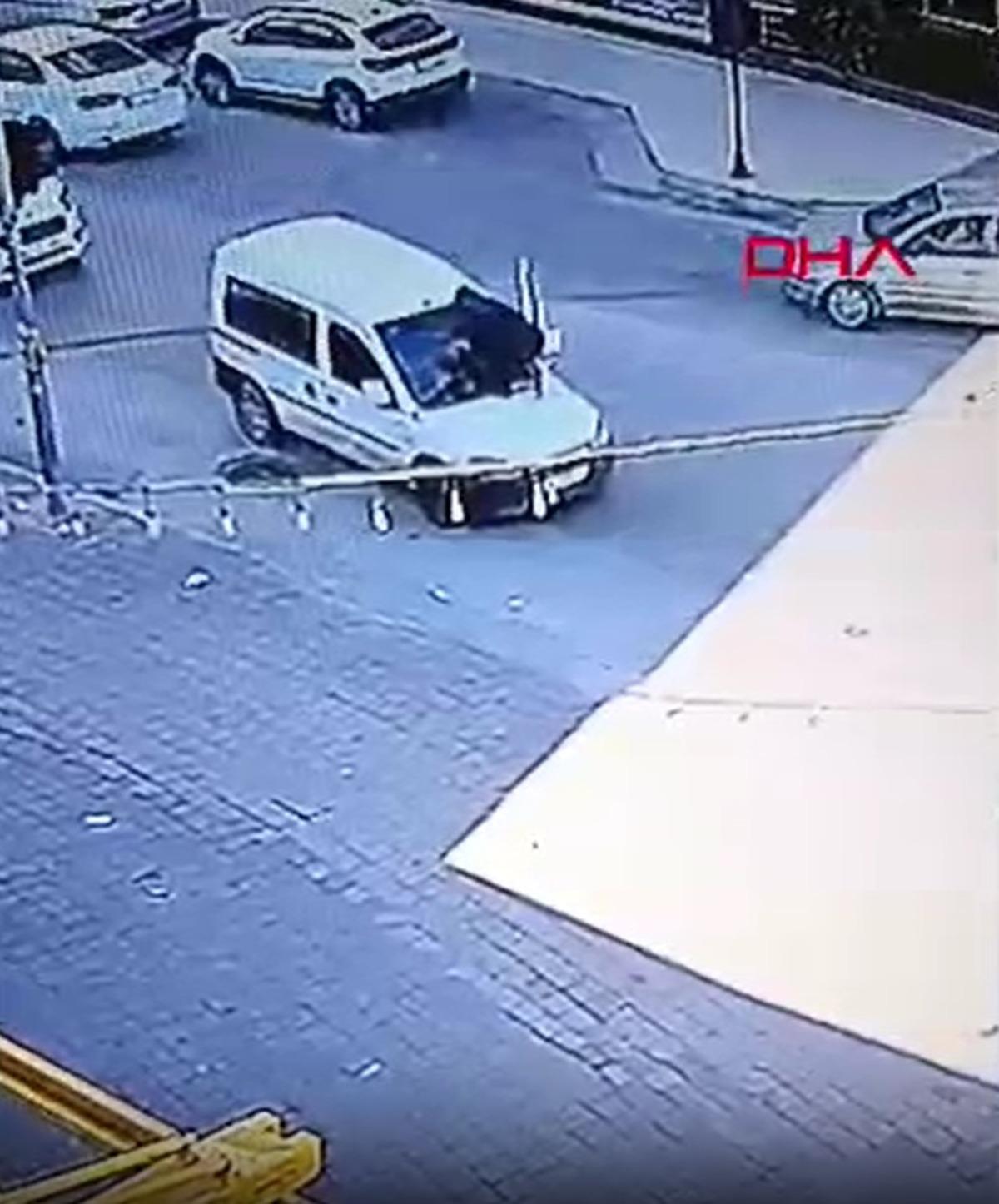 Oyun değil, T&uuml;rkiye de yaşandı! &Ouml;n&uuml;n&uuml; kestiği aracı b&ouml;yle &ccedil;aldı  2