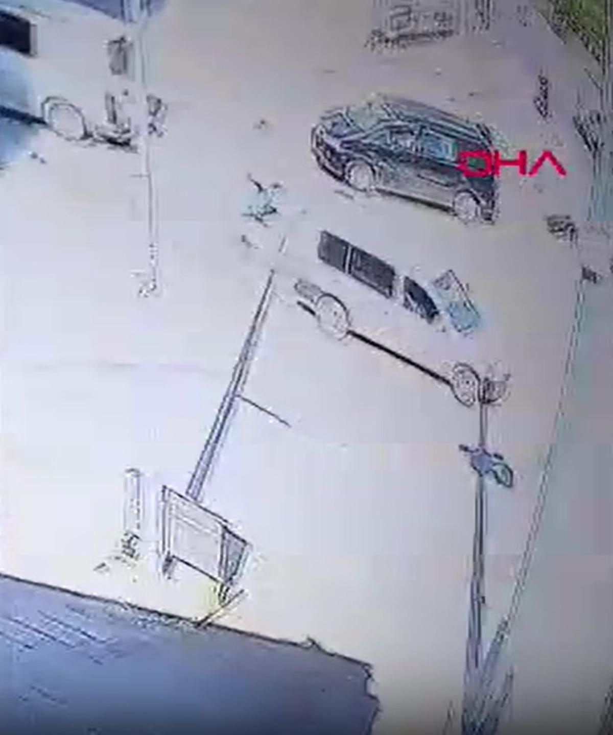 Oyun değil, T&uuml;rkiye de yaşandı! &Ouml;n&uuml;n&uuml; kestiği aracı b&ouml;yle &ccedil;aldı  4
