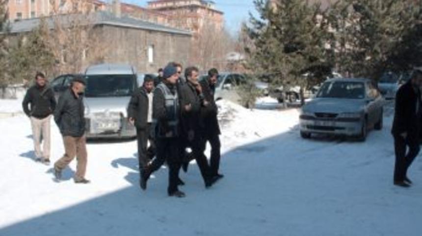 Kars'ta g&ouml;zaltına alınan 7 uyuşturucu taciri tutuklandı