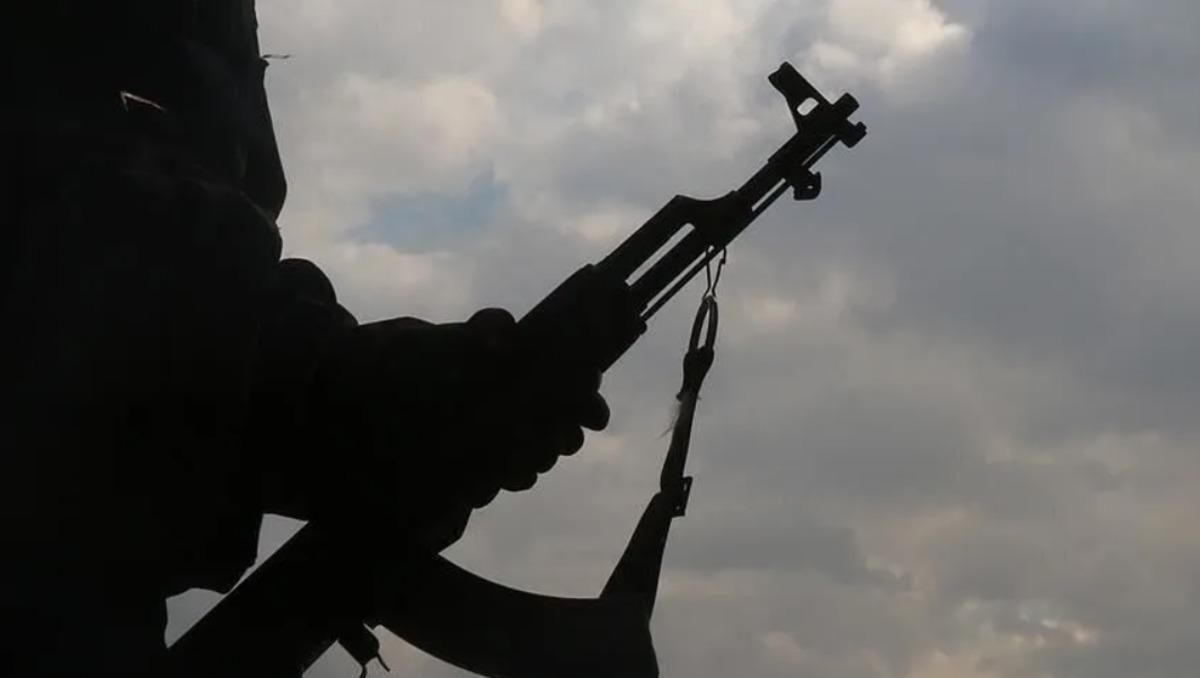 Sincar da yeni dönem: Kritik noktalar PKK dan Irak güvenlik güçlerine geçti! Bayrak ve beyaz gül detayı 2