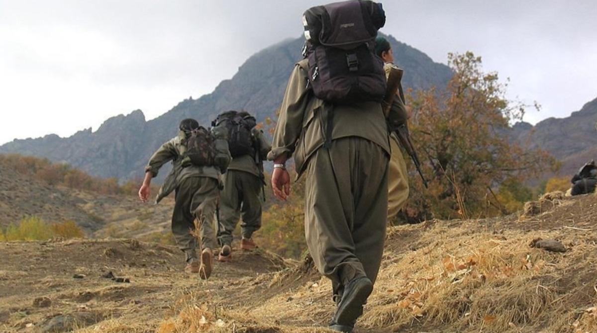 Sincar da yeni dönem: Kritik noktalar PKK dan Irak güvenlik güçlerine geçti! Bayrak ve beyaz gül detayı 1