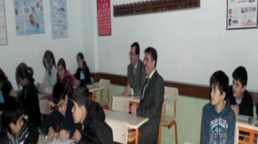 Kaymakam Maytalman, liselilerle ders dinledi