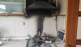 Ocakta unutulan yağ evi yakıyordu