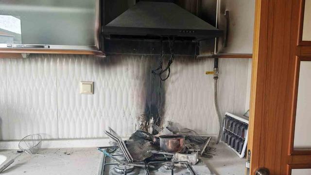 Ocakta unutulan yağ evi yakıyordu