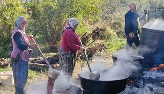 Pazarda satılmayanları &ccedil;&ouml;pe atmıyorlar! 12 saat kaynatıp kilosunu 600 liraya satıyorlar