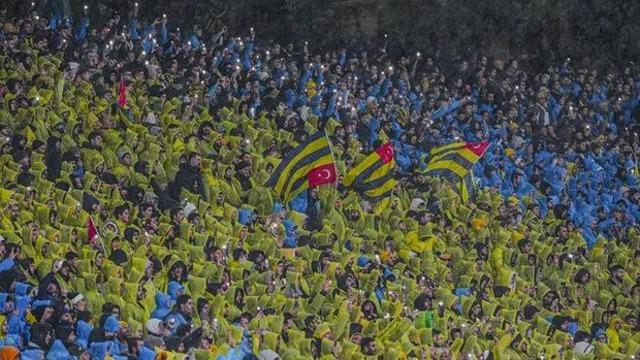 Fenerbahçe yönetiminden derbi öncesi karar! Tüm taraftara dağıtılacak