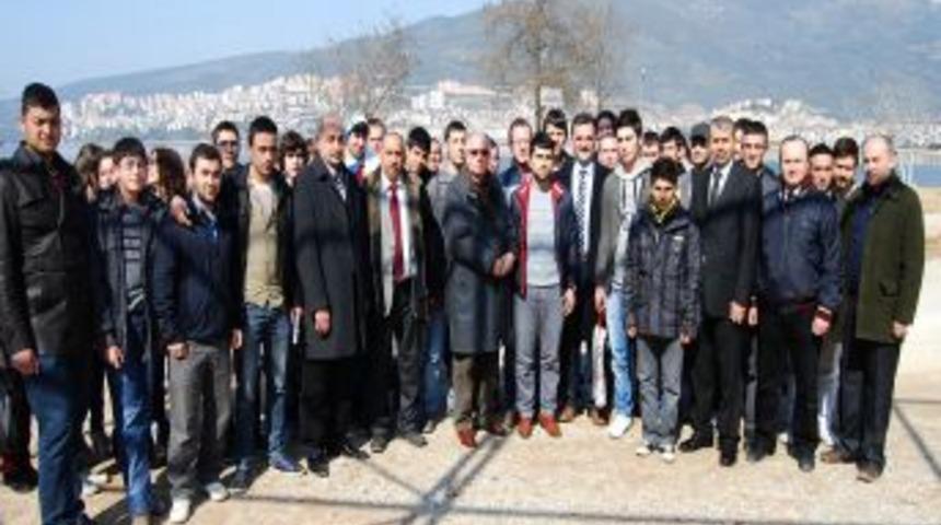 Gemlik belediyesinden &ouml;ğrencilere spor malzemesi yardımı