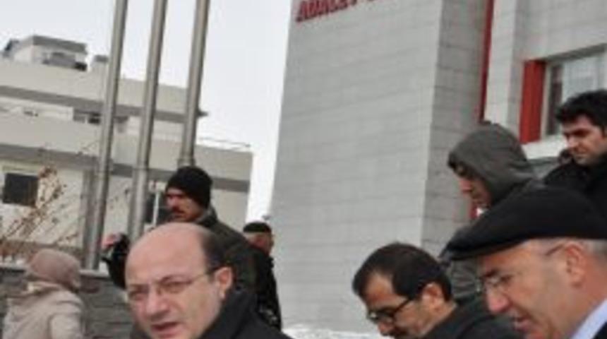 Cihaner: &Ouml;zel yetkili mahkeme kararlarını hukuki &ccedil;er&ccedil;evede değerlendirmeyeceğiz