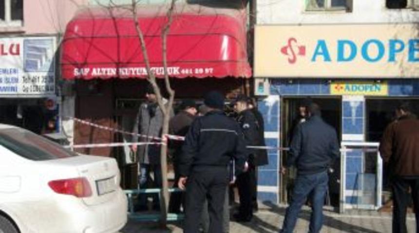 Kuyumcudan 7 kilo altın &ccedil;aldılar