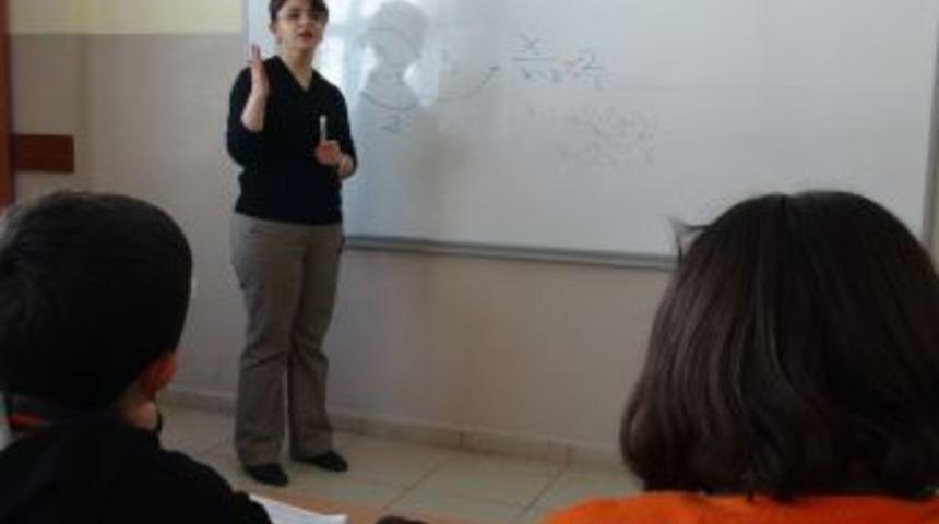 &Ouml;ğrencilerinin duasıyla ayağa kalktı