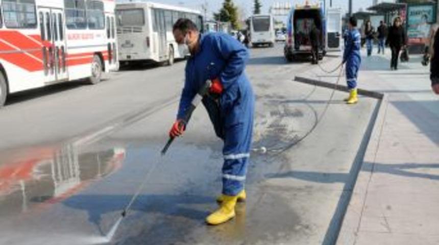 Balıkesir'de cadde ve sokaklar buharla temizleniyor