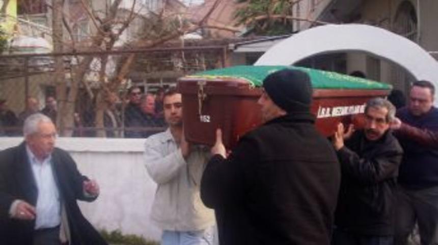 Bedi&uuml;zzaman'ın avukatı Bekir Berk'in kardeşi dualarla son yolculuğuna uğurlandı