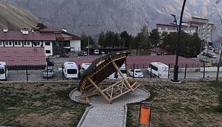 Hakkari&rsquo;de yeni yapılan kamelyaya zarar verdiler
