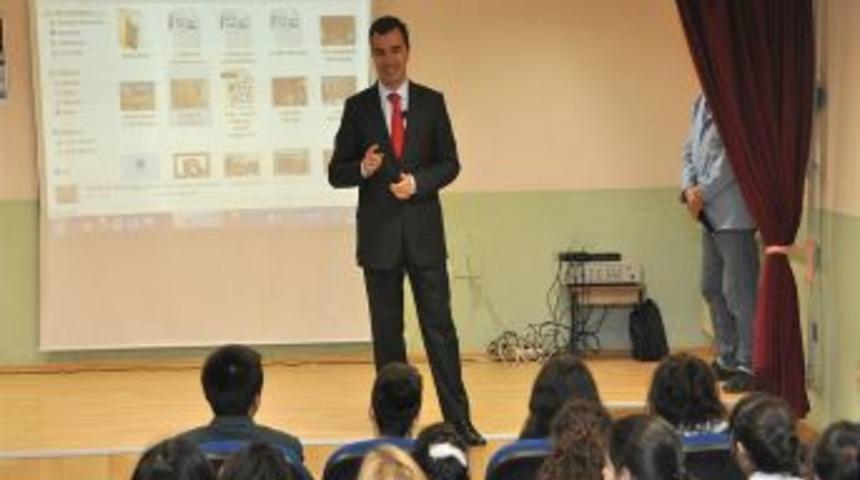 Girişimcilik dersinde Başkan&rsquo;dan iki dil &ouml;ğrenene iş s&ouml;z&uuml;