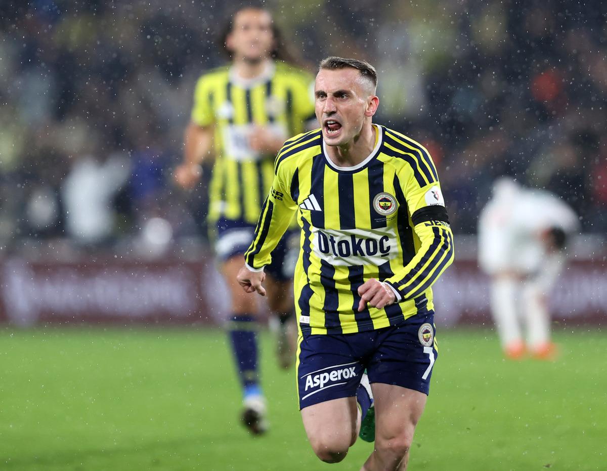 Caner Erkin den Galatasaray-Fenerbah&ccedil;e derbisi i&ccedil;in &ccedil;arpıcı tahmin! 5