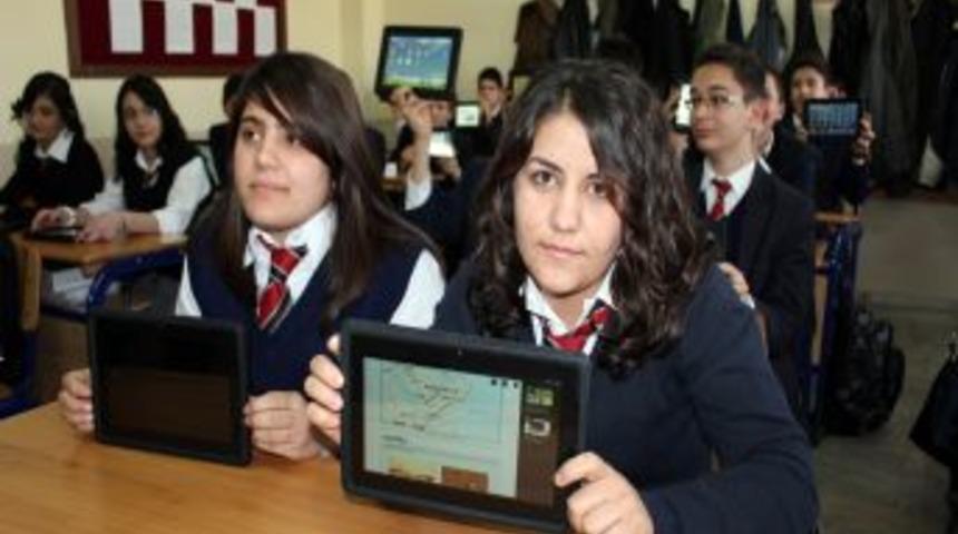 Tablet bilgisayarlar, 2013 yılı sonuna kadar b&uuml;t&uuml;n liselere dağıtılmış olacak
