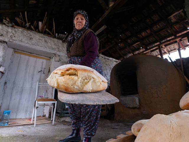 50 yıllık fırında pişiriyor! Kolay kolay bayatlamıyor