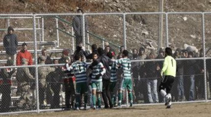 Pozantı&ndash;Kozan ma&ccedil;ında yumruklar konuştu