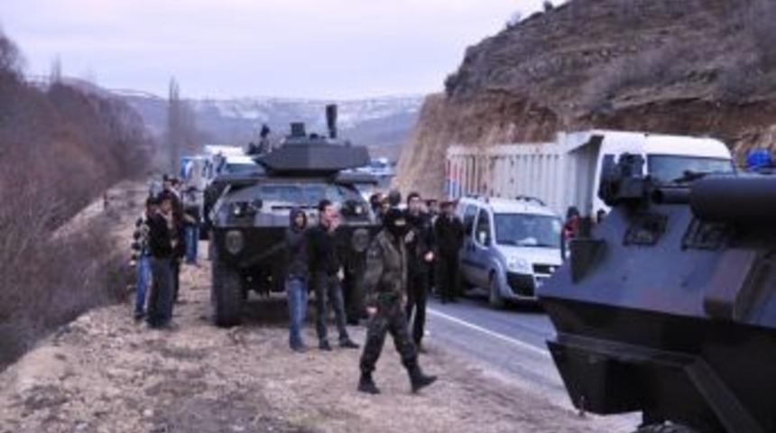 Bomba y&uuml;kl&uuml; otomobil yakalandı