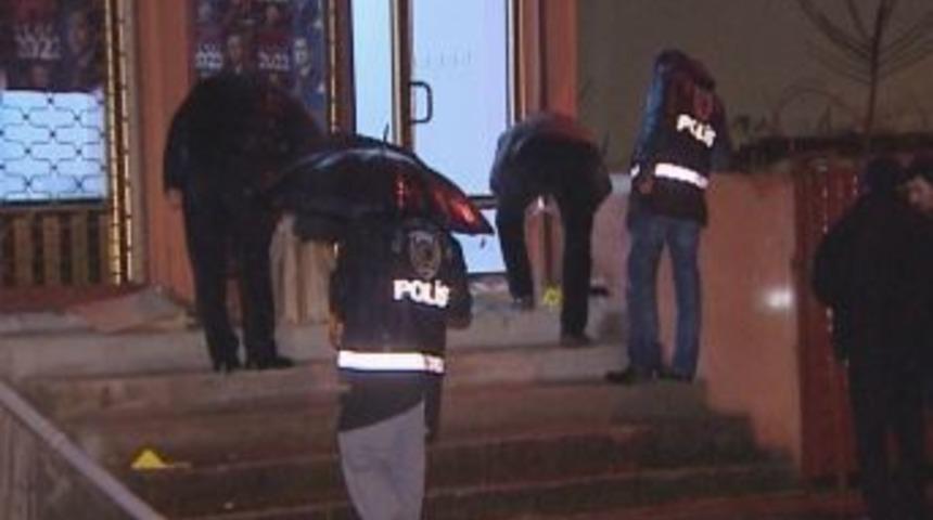 AK Parti mahalle temsilciliği &ouml;n&uuml;nde patlama