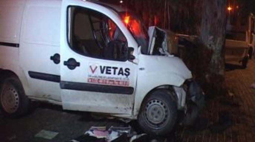 İzmir'de kaza: 1 &ouml;l&uuml;, 2 yaralı