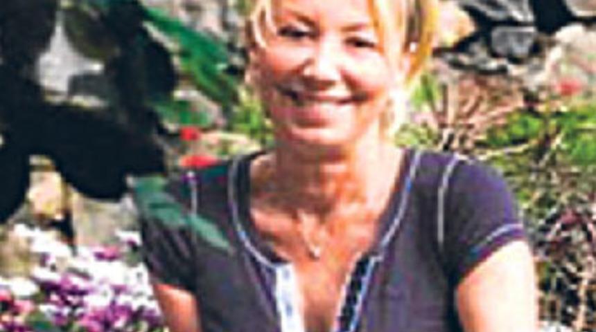 Sosyetenin &uuml;nl&uuml; ismi otel odasında &ouml;ld&uuml;