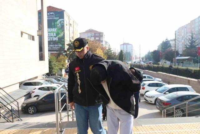 Eskişehir merkezli fuhuş operasyonunda 18 ş&uuml;pheli tutuklandı 3