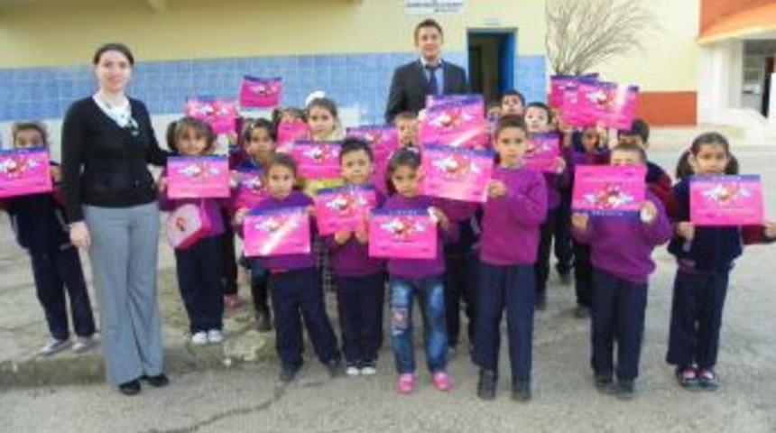 K&ouml;p&uuml;k balığı ile &ouml;ğrencilere el temizliğini aşılıyorlar