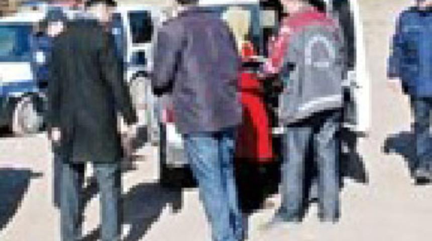 Kızıyla yakaladığı adama ormanda dayak