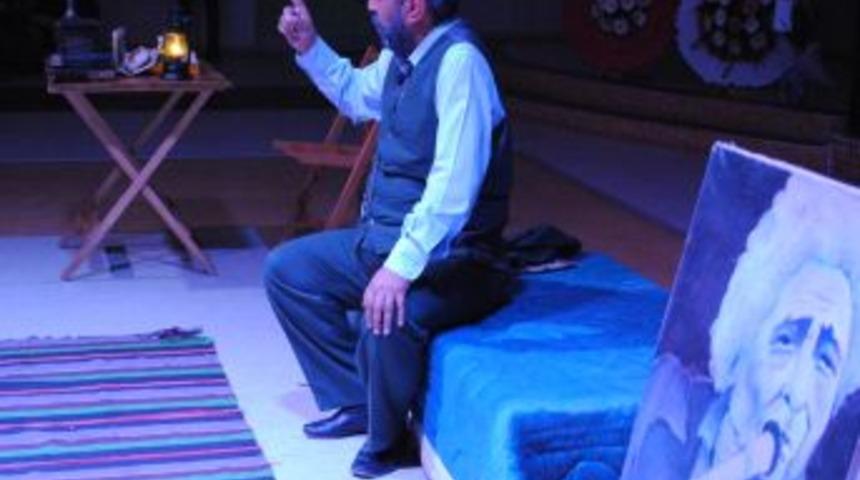 Yenilmez: Safahat'ta ismi ge&ccedil;en Akif'in oğlu Emin'in mezar taşı bile yok