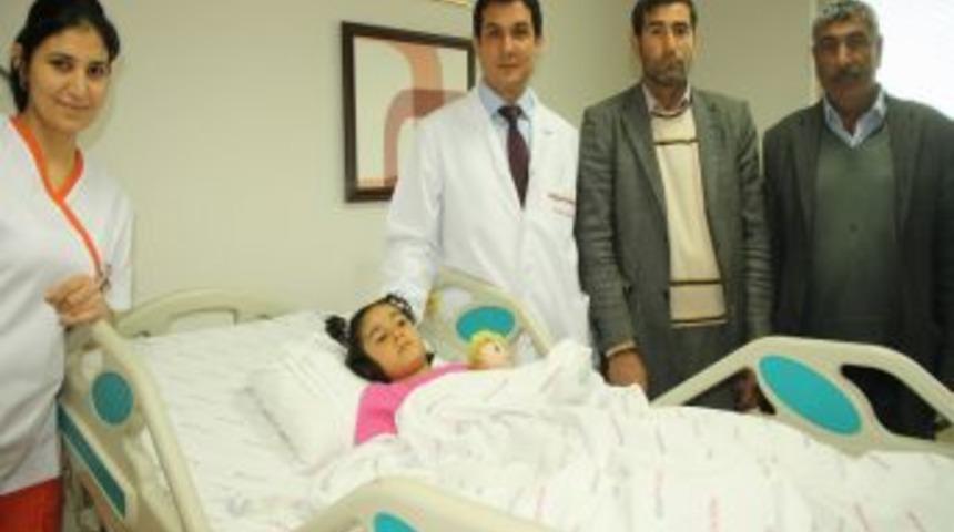 K&uuml;&ccedil;&uuml;k Zehra bacağına kavuştu