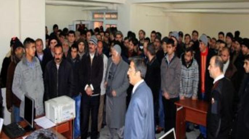 Kura ile hademe oldular