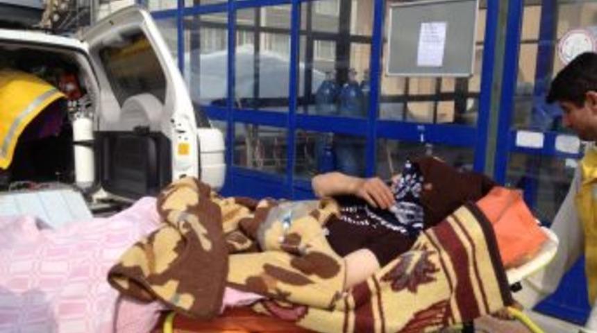 Bebeğini ambulansta d&uuml;nyaya getirdi