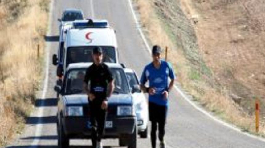 Almanya'daki yabancı cinayetlerine tepki i&ccedil;in koşacak