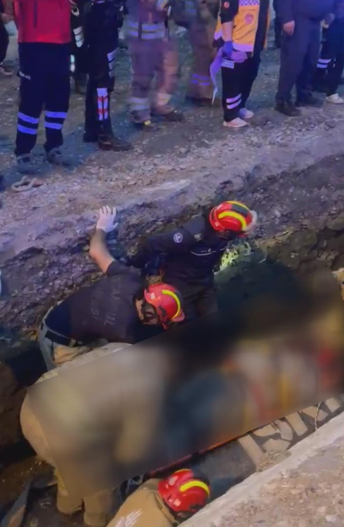 Bayrampaşa da yol çöktü! Ekipler sevk edildi: Acı haber geldi 2
