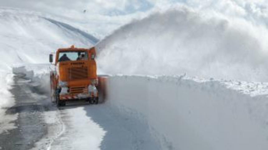 Muş'ta karın kapattığı 290 k&ouml;y yolu, ulaşıma a&ccedil;ıldı
