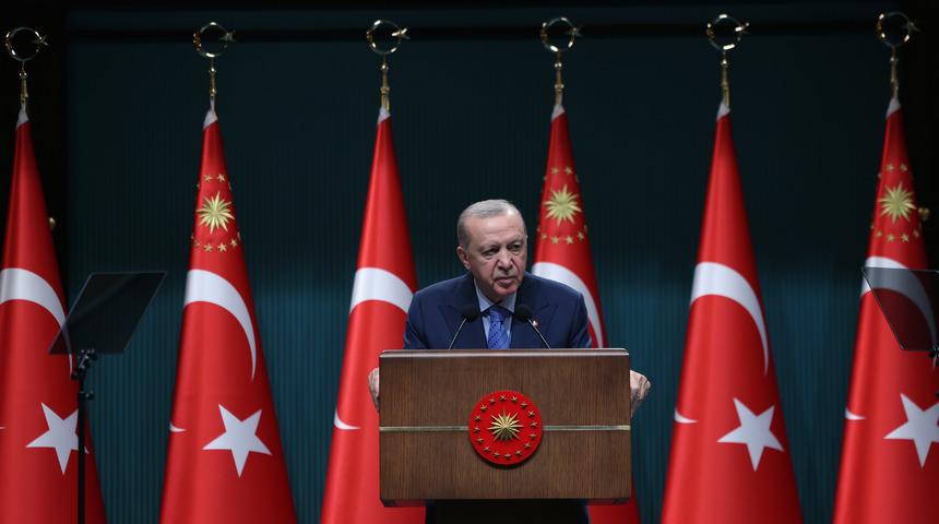 Cumhurbaşkanı Erdoğan: "2027 b&uuml;t&ccedil;esinde emeklilerimiz durumunu biraz daha iyileştirecek mali imkanları oluşturuyoruz"