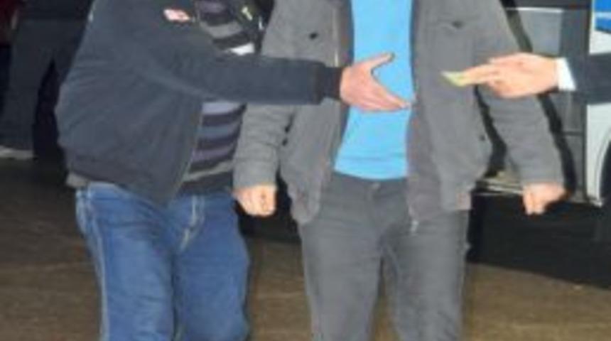 Manisa'da KCK operasyonunda g&ouml;zaltına alınan 13 zanlı adliyede