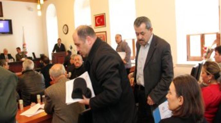 Muğla&rsquo;da AK Parti ve MHP&rsquo;li belediye meclis &uuml;yeleri salonu terk etti
